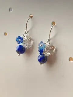 12月の誕生石 ラピスラズリとフラワービーズのピアス【L20】ME373