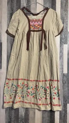 TITICACAベージュの刺繍フレアスリーブワンピース　コットンリネン