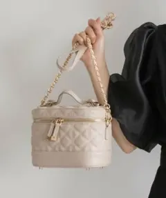 RANDA(キルティング2WAYバニティバッグ　クリーム　大人気)