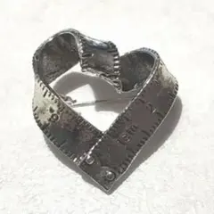 メジャーデザイン　ハートサークルブローチ　ヴィンテージ風（236）