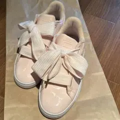 PUMA バスケットハートパテントスニーカー ピンク