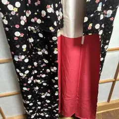 着物、小紋正絹、黒地梅の花柄で合わせ易い。新品しつけ糸有り、美品、外出着オシャレ