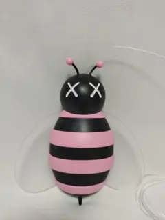その他 KAWS X DIOR Pink Bee Store Display KAWS X DIOR Pink Bee Store Display - メルカリ