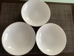 値下！白いお皿シリーズ　スーツ皿3枚のサムネイル