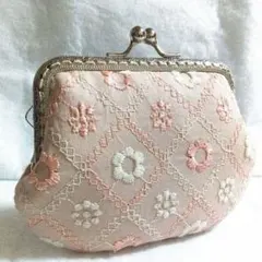 ハンドメイド　がま口小銭入れ　小物入れ　刺繍花柄