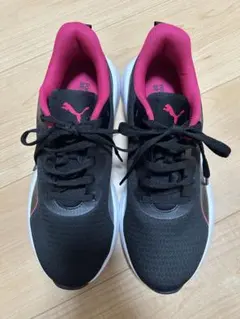 ⁠【極美品】PUMA フライヤーライト JR ブラック×ピンク 24cm⁠