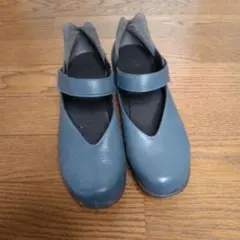 ストラップ付きレザーシューズ ブルー