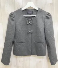 RUIRUE BOUTIQUE パールリボン ノーカラー ジャケット S グレー