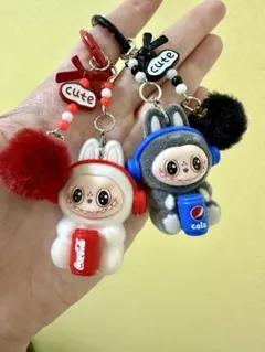 LABUBU ラブブぬいぐるみキーホルダー　コーラ 白✖️黒　2点セット