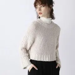 ショート丈ニット