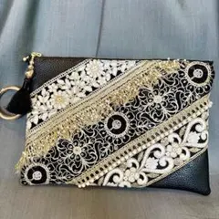 インド刺繍リボン　クラッチバッグ　バッグ　ラトカン＆カラビナ付き✨