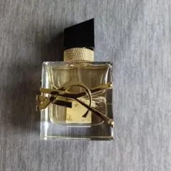 Yves Saint Laurent 香水 四角いボトル - メルカリ