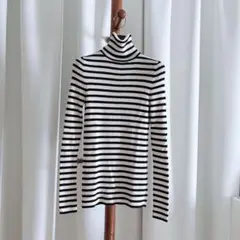 【美品】ユニクロ メリノリブタートルネックセーター ボーダー M オフホワイト