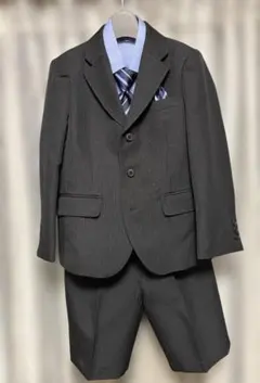 【美品】120cm男児スーツ　スーツとショートパンツ ，シャツ、ネクタイ＆チーフ