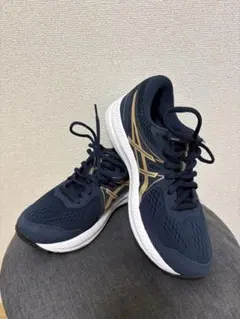 [極美品 23.5cm]asics GEL-CONTEND7(1012A910)