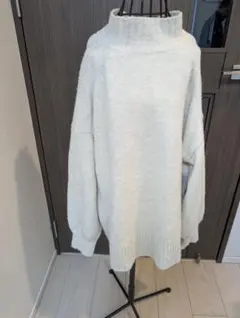 リップスター アイボリー ハイネックニットセーター