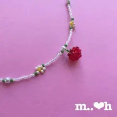 苺とお花のビーズネックレス　ハンドメイドアクセサリー　韓国　チョーカー　赤　白