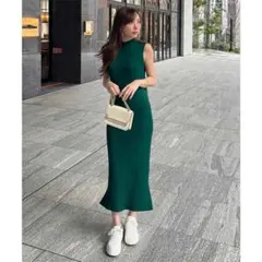 新品 岡部あゆみ ダークグリーン ノースリーブ ニットワンピース プチハイネック