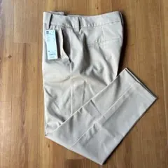 GU ベージュ　テーパードアンクルパンツ　Mサイズ