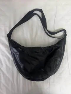 ユニクロ　UNIQLO:C レザータッチラウンドバッグ　ブラック