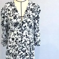 花柄ロングワンピース Vネック 長袖　ZARA