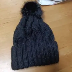 H&M 黒 ポンポン付きニット帽 ワンサイズ