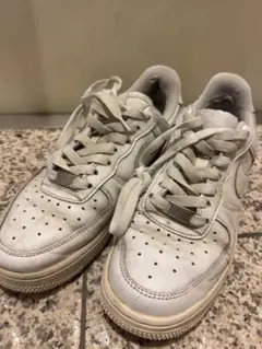NIKE AIR FORCE 1 ホワイト スニーカー 23.5センチ