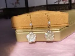 天然本真珠　異形真珠　淡水パール　無調色　真珠ピアス　フック　花形　金色　お洒落