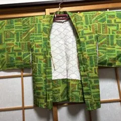 緑色の幾何学模様 羽織、光沢有る縮緬様な地柄、高級新品しつけ糸有り、組紐豪華金柄