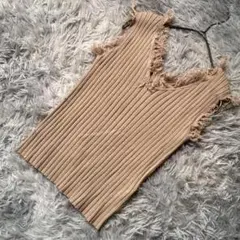 Juria Boutique フリンジノースリーブリブニット ベージュ Vネックのサムネイル