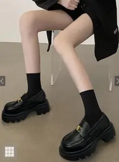 モノグラムプレート厚底ローファー