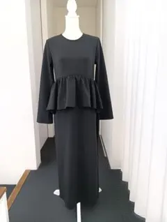 ブラック 　ペプラムデザイン　 長袖ワンピース　体型カバー　ドッキングワンピース
