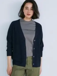 美品　INED　Vネックカーディガン Cuoo ネイビー　９のサムネイル