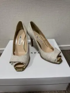 DIANA クロコ型押し オープントゥ パンプス 21.5cmのサムネイル