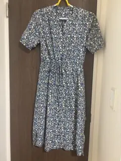 ITS’DEMO 青系小花柄 半袖カットソーワンピースのサムネイル