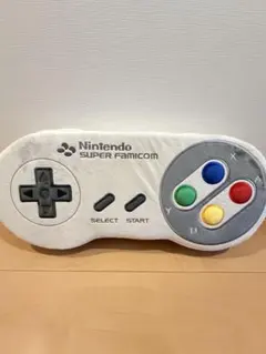 スーパーファミコンのコントローラー型クッション　Nintendo Museumのサムネイル