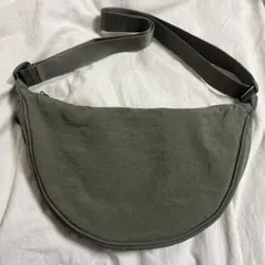 【美品】ユニクロ ラウンドミニショルダーバッグ カーキ　ダークグリーン