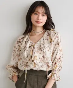新品☆stola.☆ぼかしフラワープリントフリルブラウスのサムネイル