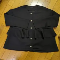 Re：EDIT（リエディ）ノーカラージャケット　黒　フリルのサムネイル