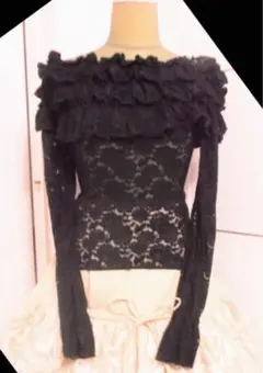 未使用フリル付ストレッチ黒レース長袖トップス　オフショルにCECIL McBEE