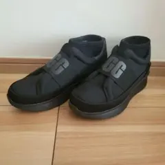 UGG　ニュートラスリッポン　スニーカーオールブラック
