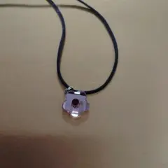 スワロフスキーピンクの花形ペンダント ネックレス　可愛い　美品