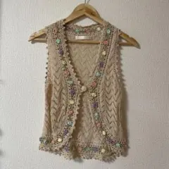 レース編みベージュニットベスト