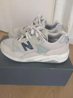 NEW BALANCE 580 スニーカー ベージュのサムネイル