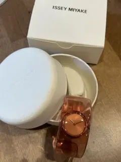 ISSEY MIYAKE ピンク 腕時計のサムネイル