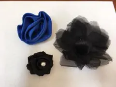 青と黒の花形ブローチ3点セット