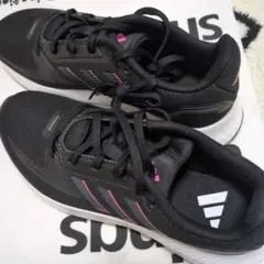 新品未使用　adidas　ブラック/ピンク ランニングシューズ