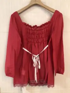 【新品】ウエストリボンシャーリングブラウス　レッド　レース　チュニック