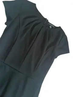 Banana Republic バナナリパブリック 黒　ワンピース　胸元ギャザーのサムネイル