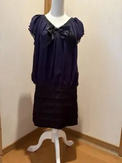 ワンピース　パーティ　二次会　デリセノアール　キラキラ　紺色　黒色　リボン　切替